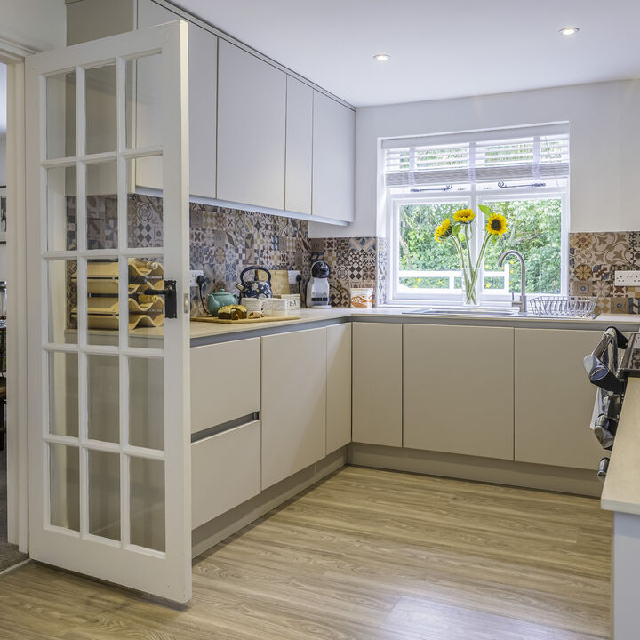 10. Kitchen.jpg