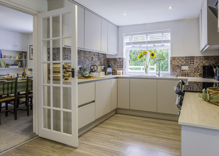 10. Kitchen.jpg