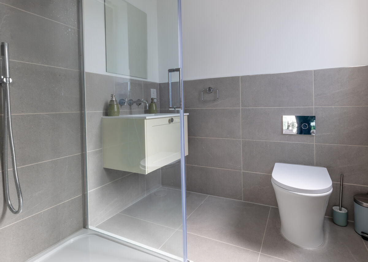 14. Bedroom 1 Ensuite.jpg