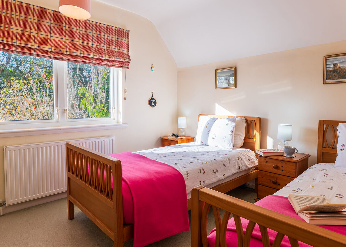 15. Twin Bedroom 1.jpg