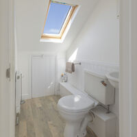 15. Upstairs Cloakroom.jpg