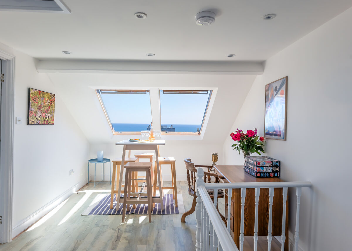 16. Top Floor Seating Area.jpg