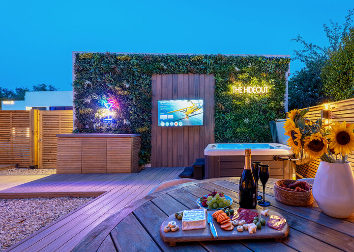 18. Hot Tub and Patio.jpg