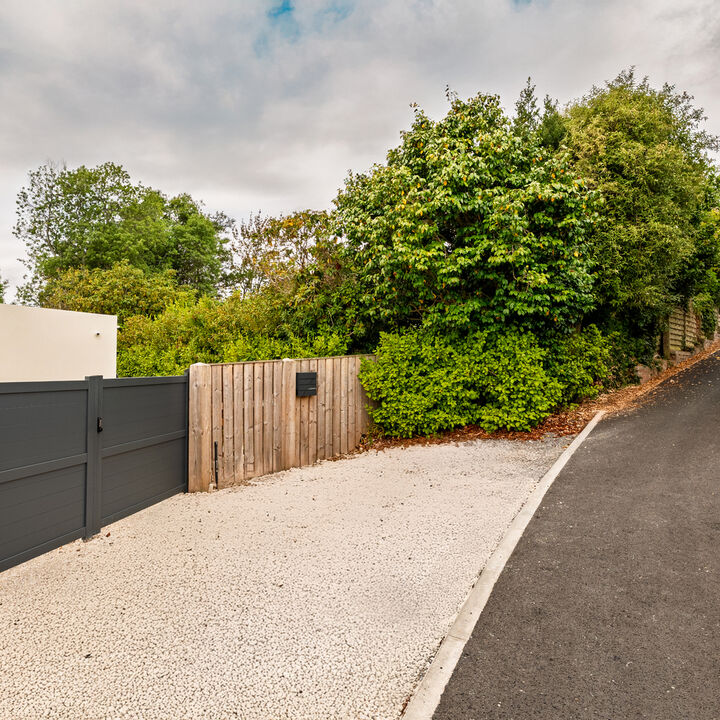 20. Entrance Driveway.jpg