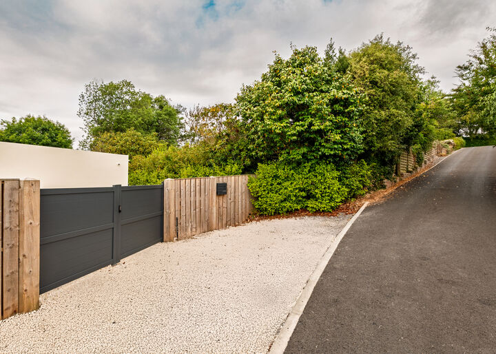 20. Entrance Driveway.jpg