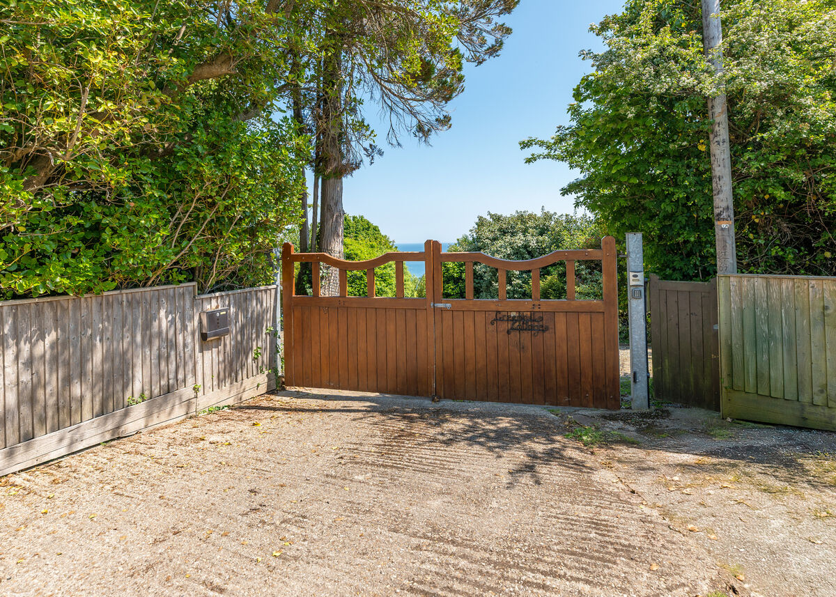 22. Driveway Entrance.jpg