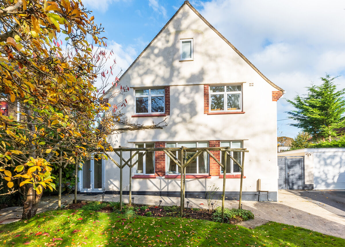 23. Front of House.jpg