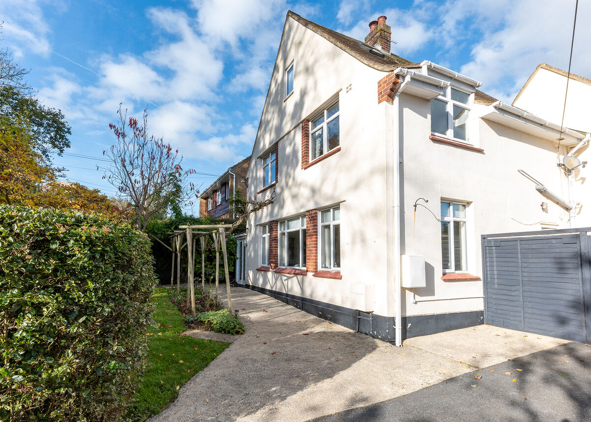 24. Front of the Property.jpg