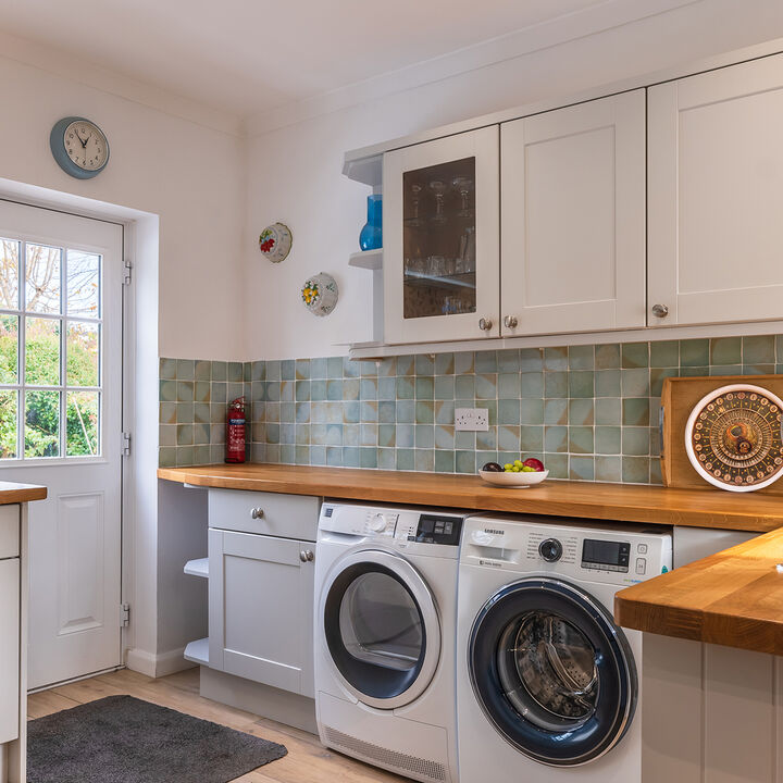 3. Kitchen 2.jpg