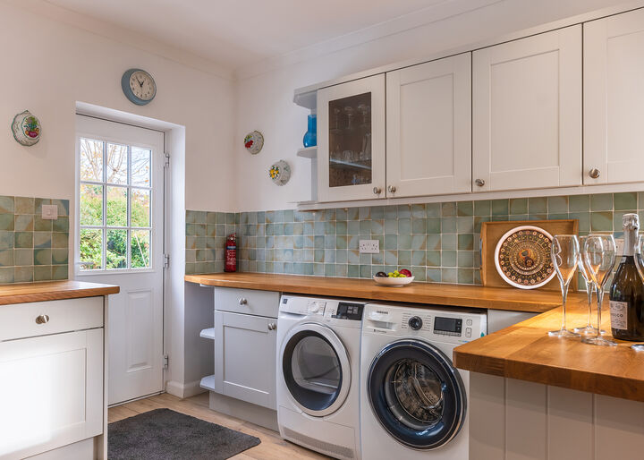 3. Kitchen 2.jpg