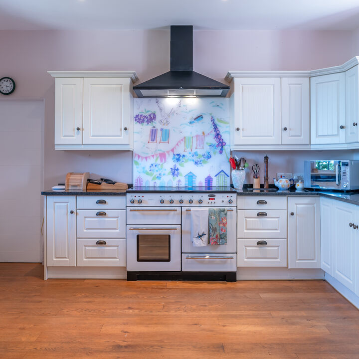 31. Kitchen.jpg