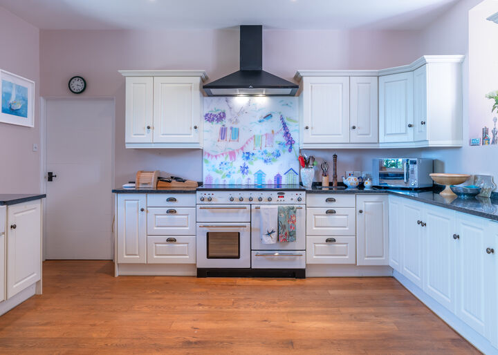 31. Kitchen.jpg