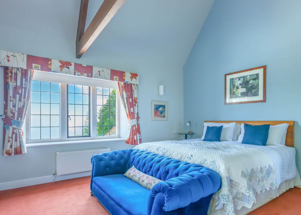 38 Master Bedroom.jpg