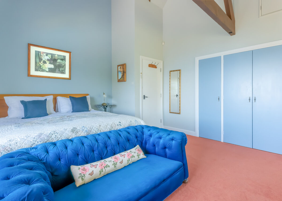 39 Master Bedroom.jpg