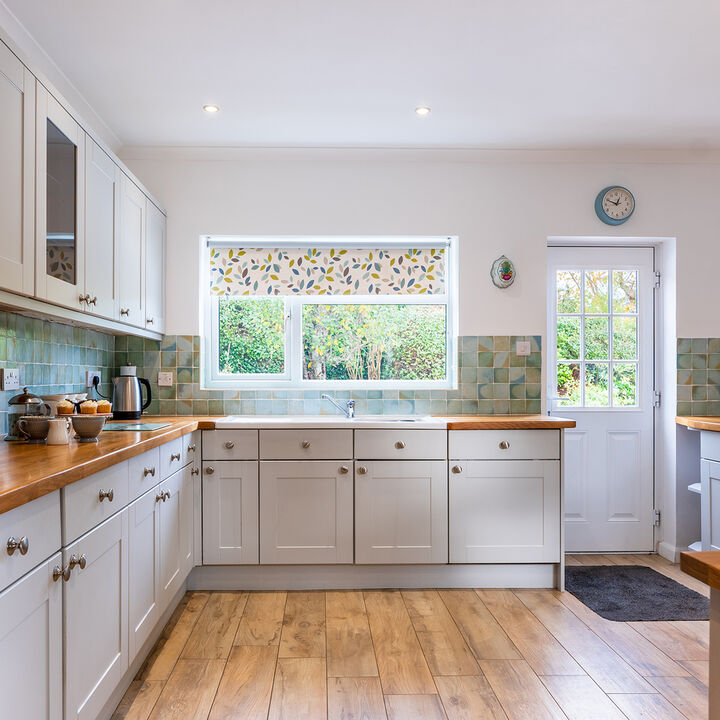 4. Kitchen 3.jpg