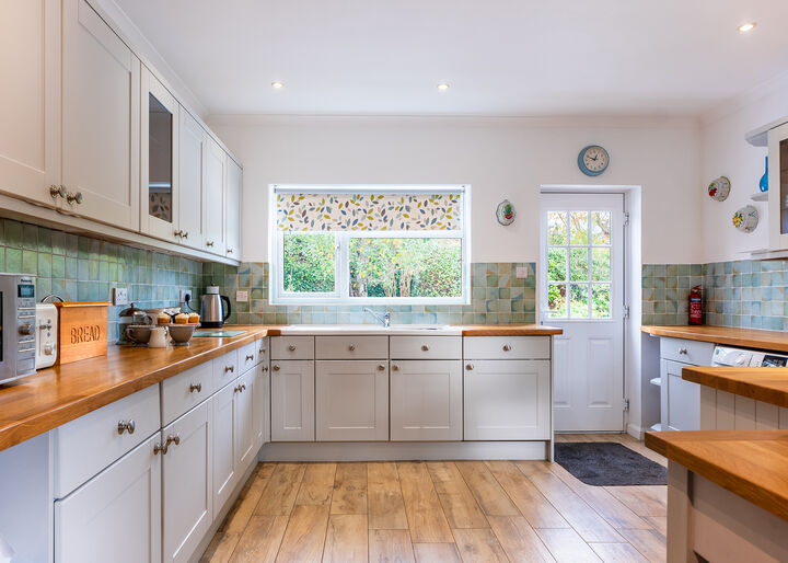4. Kitchen 3.jpg