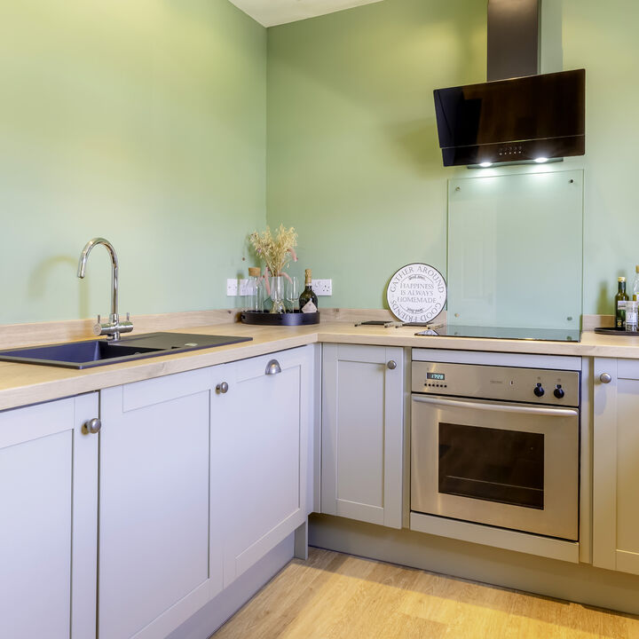 4 - Kitchen.jpg