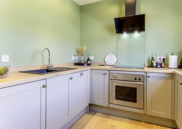 4 - Kitchen.jpg