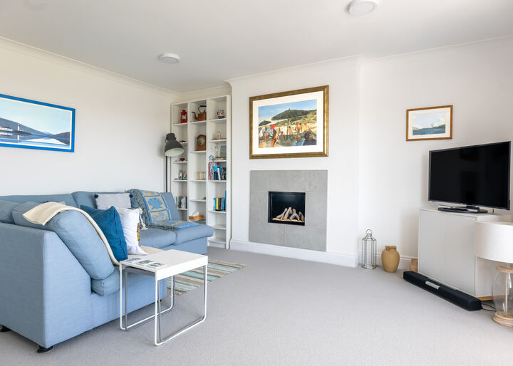 4. Living Room 2.jpg