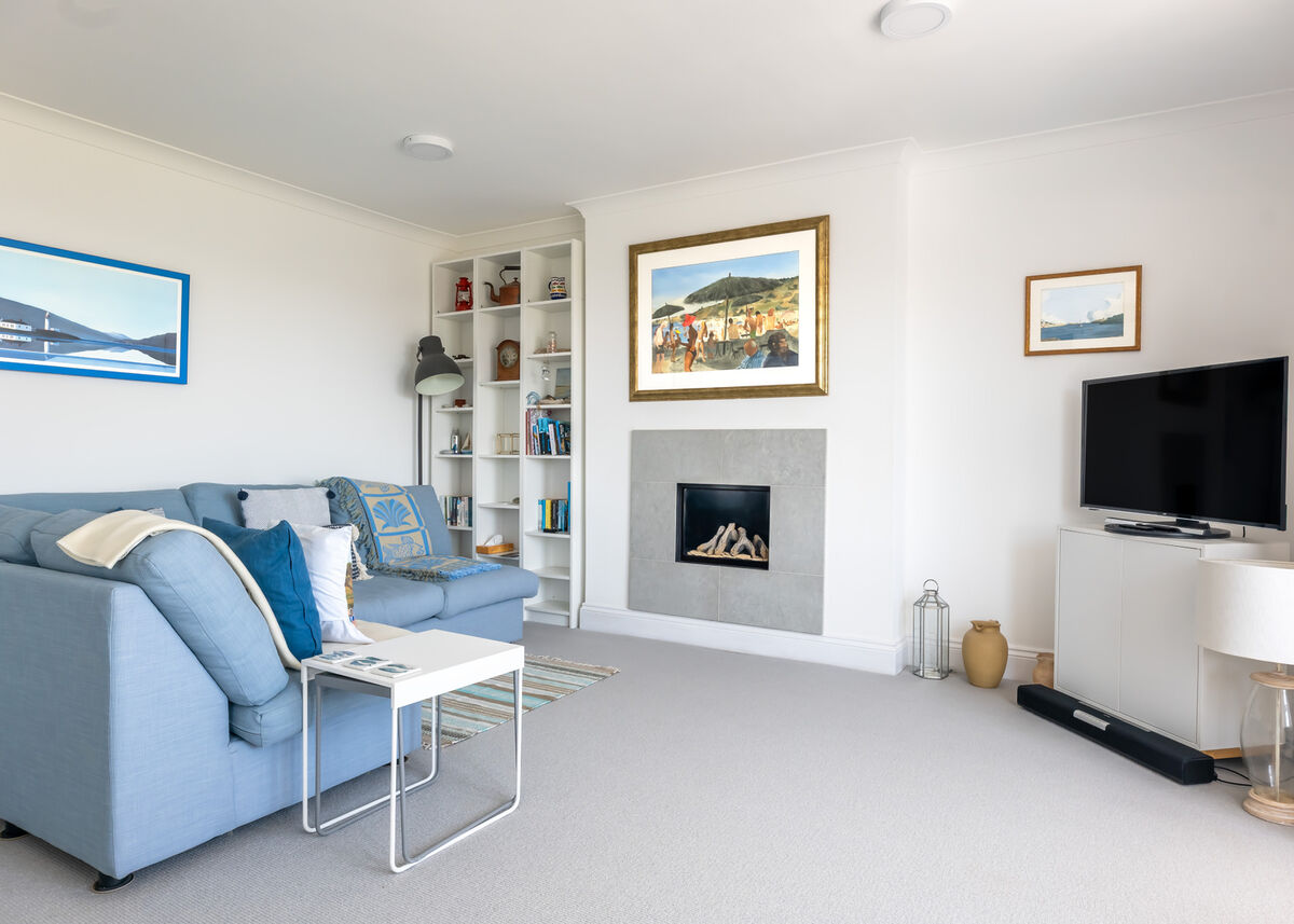 4. Living Room 2.jpg