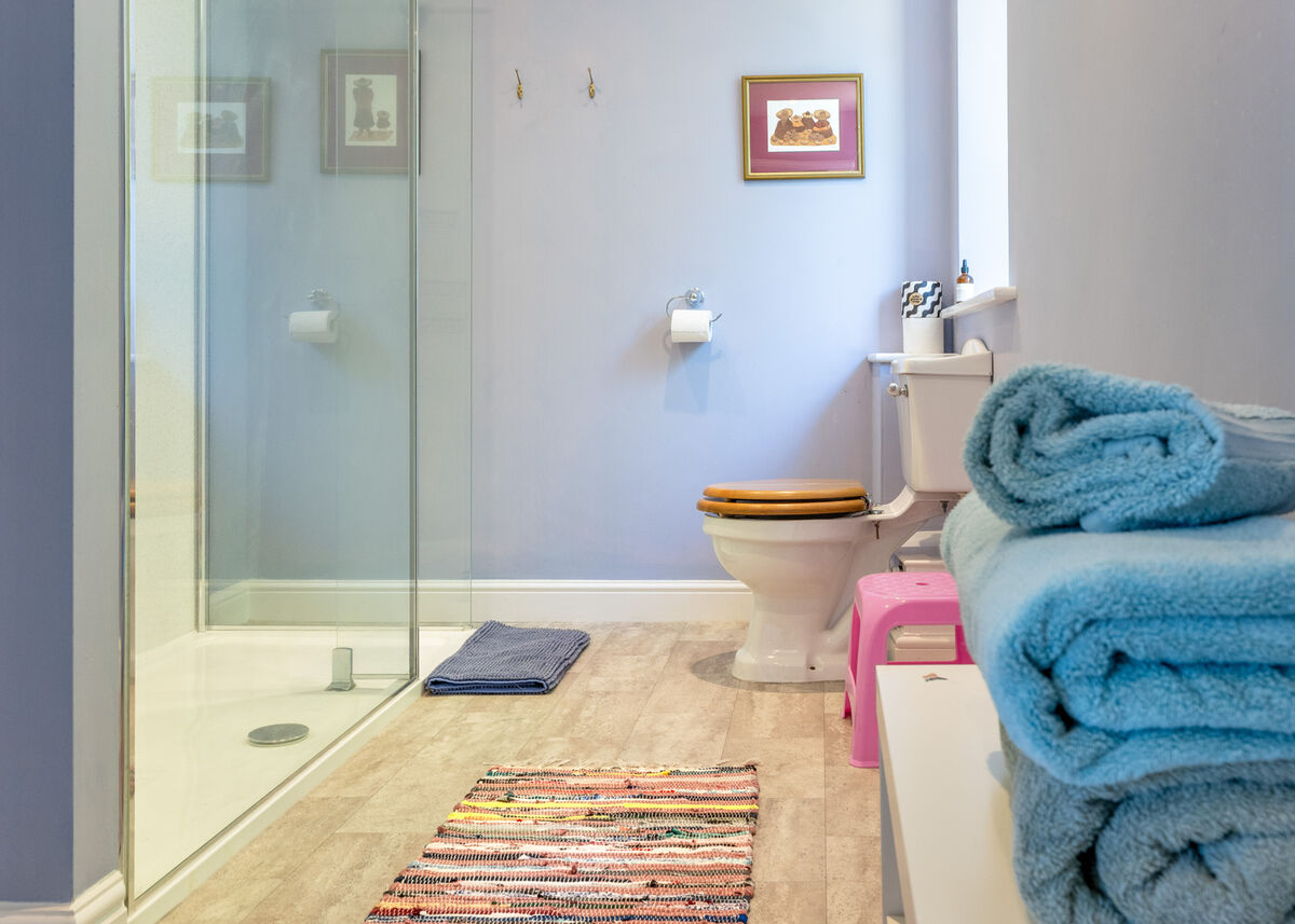 40. Master Ensuite.jpg