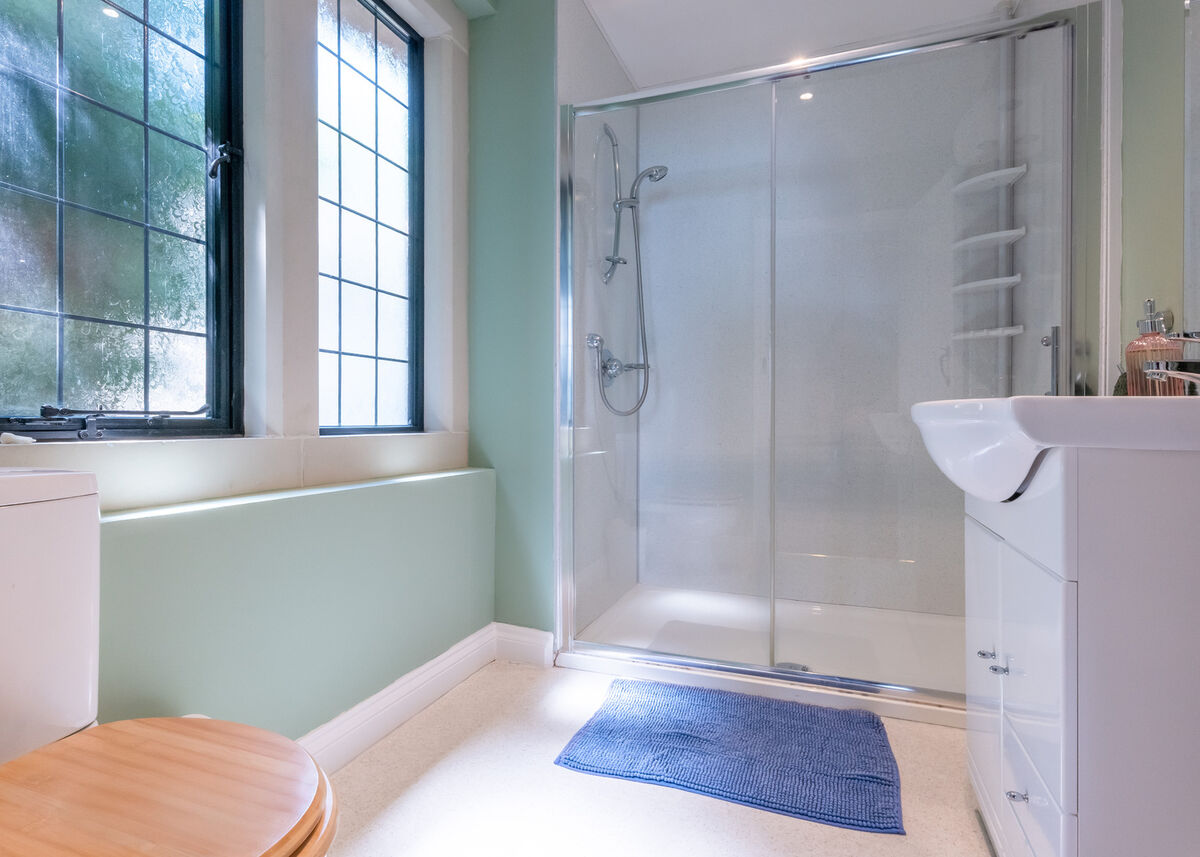 44. Third Bedroom Ensuite.jpg