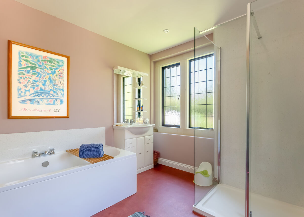 46. Family Bathroom.jpg