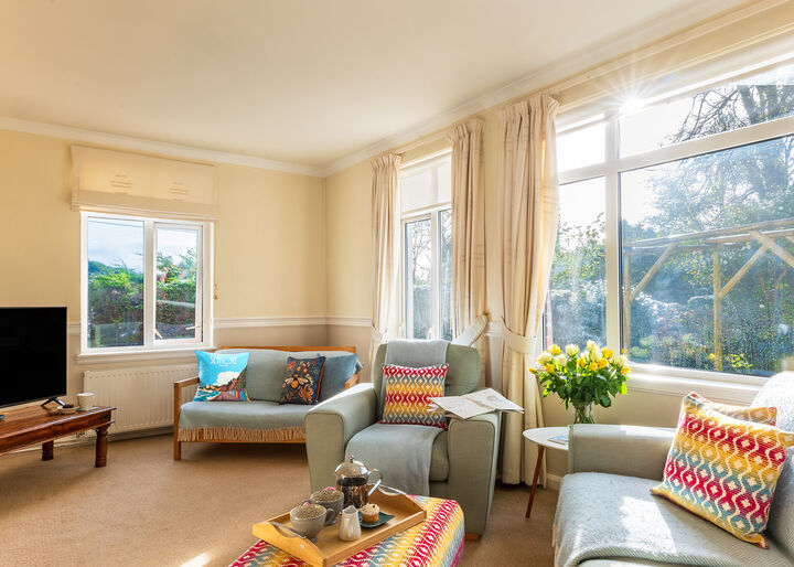 6. Front Room 1.jpg