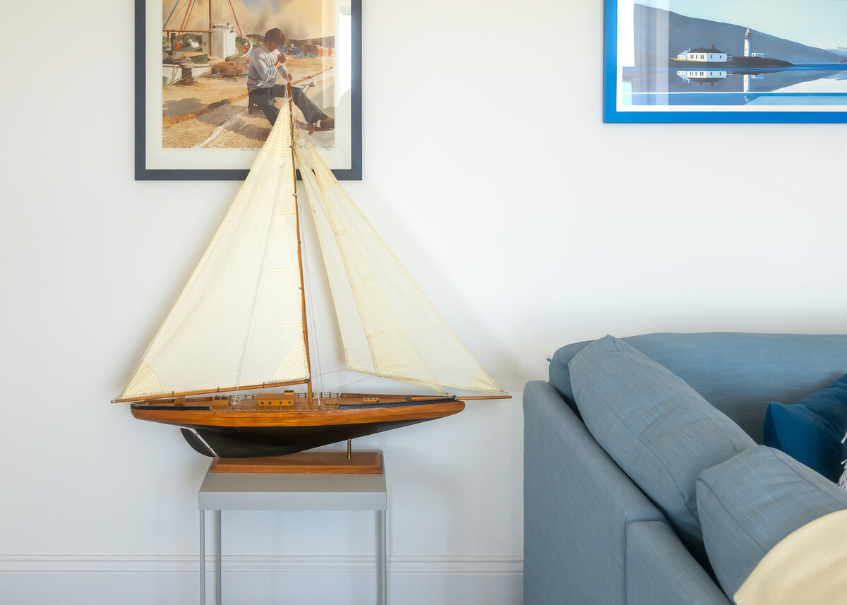 7. Living Room Feature.jpg