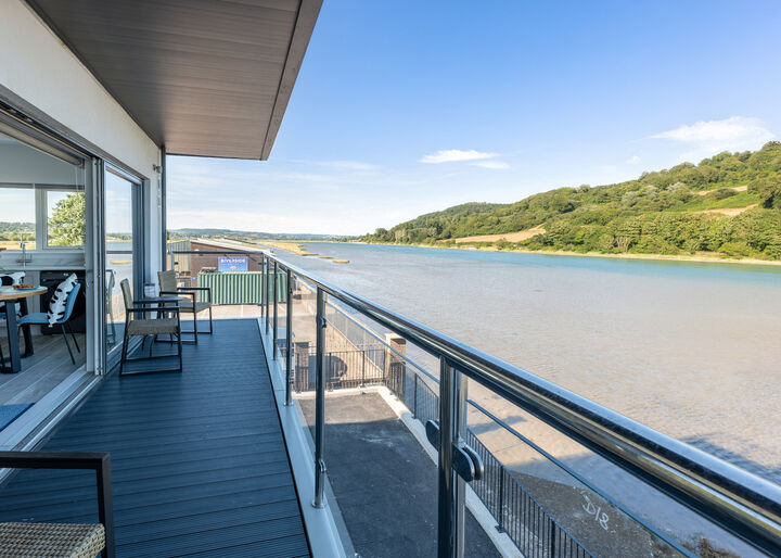 8. Balcony.jpg