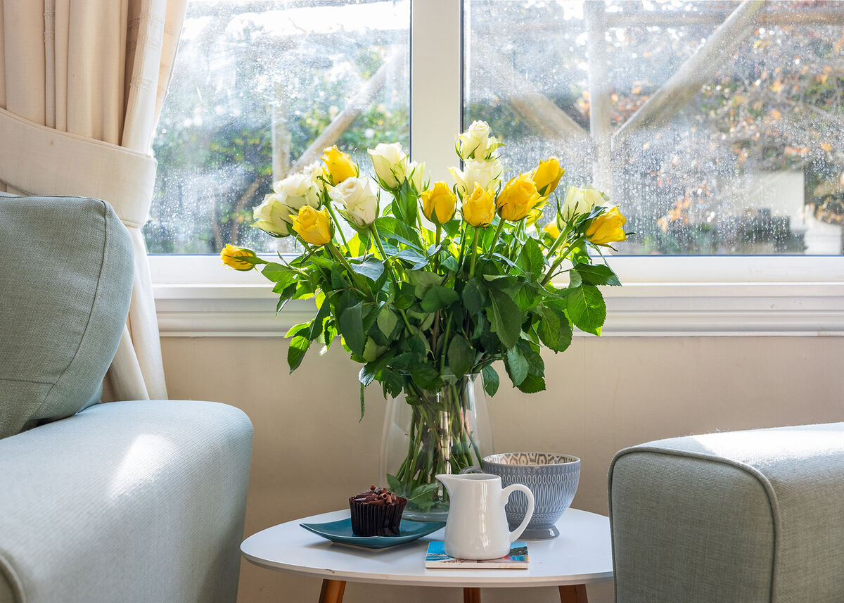 8. Front Room Flowers.jpg